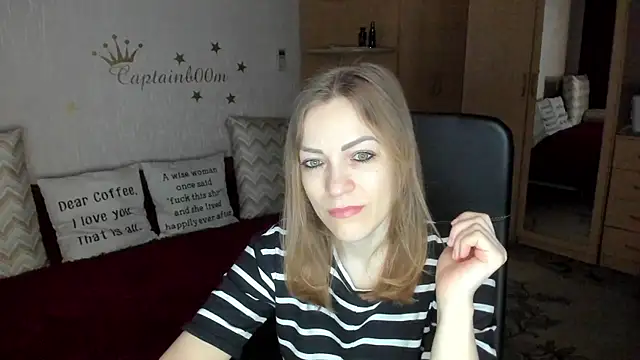 Snapshot of SilviaEyes chatting on 03.06.25 SilviaEyes online show from 03.06.25
