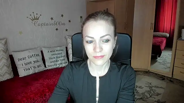 Snapshot of SilviaEyes chatting on 03.11.25 SilviaEyes online show from 03.11.25