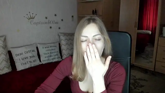Snapshot of SilviaEyes chatting on 03.14.25 SilviaEyes online show from 03.14.25