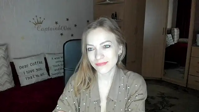 Snapshot of SilviaEyes chatting on 03.23.25 SilviaEyes online show from 03.23.25