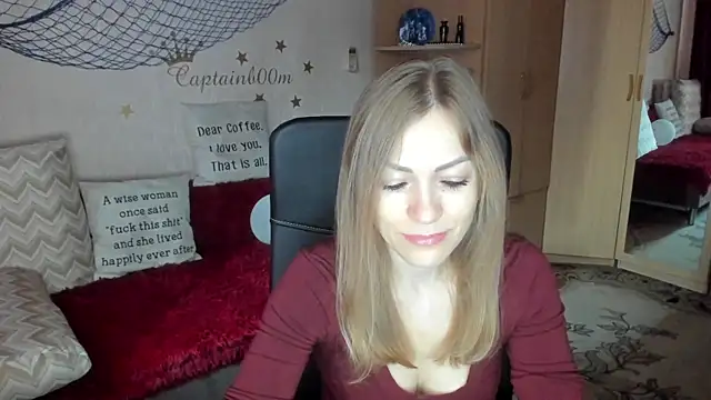 Snapshot of SilviaEyes chatting on 09.11.25 SilviaEyes online show from 09.11.25