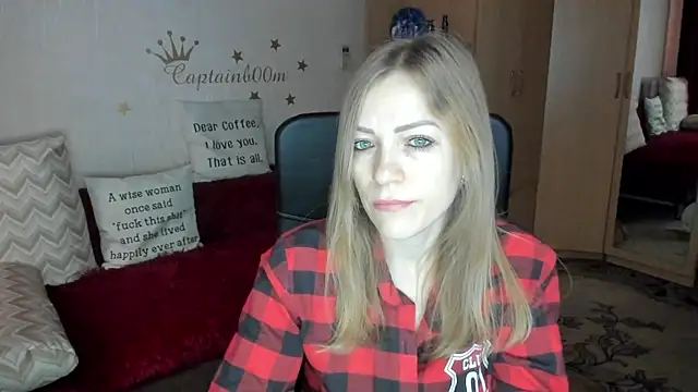 Snapshot of SilviaEyes chatting on 09.13.25 SilviaEyes online show from 09.13.25