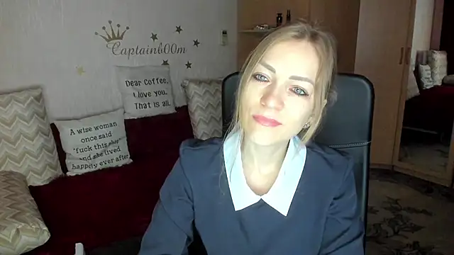 Snapshot of SilviaEyes chatting on 09.14.25 SilviaEyes online show from 09.14.25