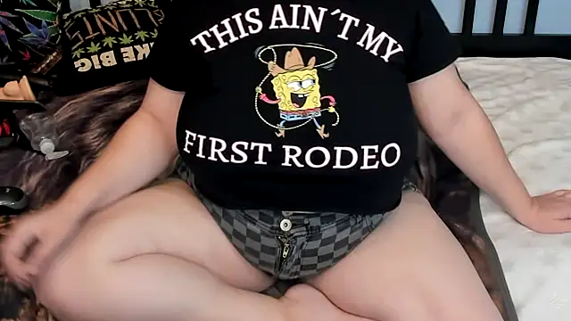 Snapshot of Chloenightmare chatting on 10.29.25 Chloenightmare online show from 10.29.25