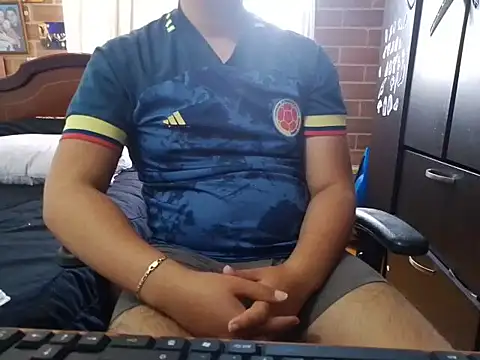 Snapshot of greeneyes999999999999 chatting on 10.24.25 greeneyes999999999999 online show from 10.24.25