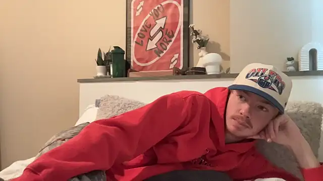 Snapshot of younghungginger chatting on 12.21.24 younghungginger online show from 12.21.24