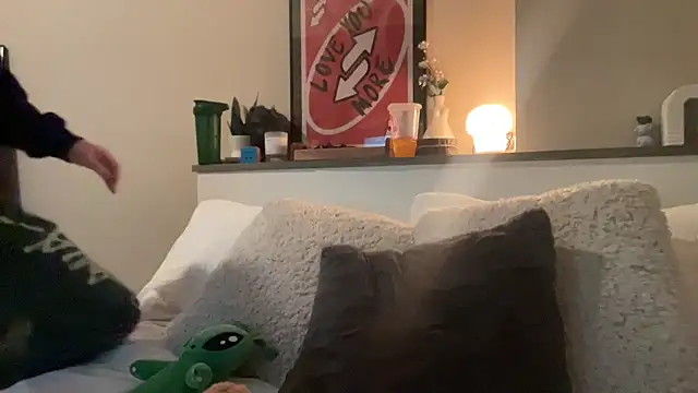 Snapshot of younghungginger chatting on 12.28.24 younghungginger online show from 12.28.24