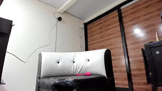 AlejoKhalifa  online show from 01.30.25