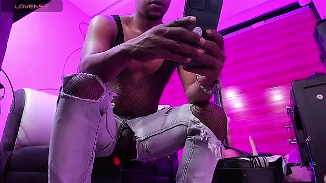 AlejoKhalifa  online show from 02.13.25