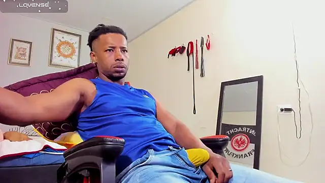 AlejoKhalifa  online show from 10.14.25