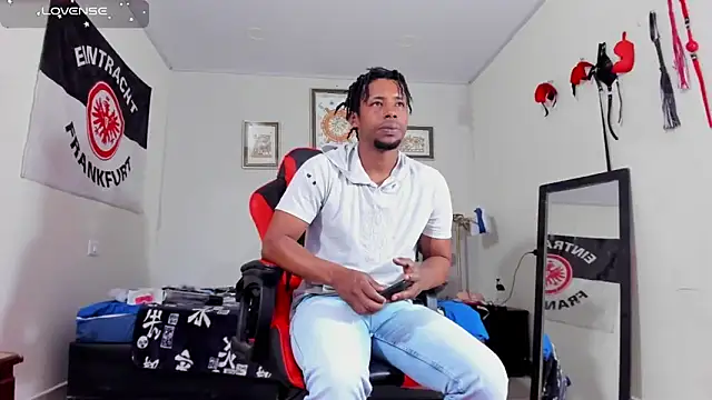 AlejoKhalifa  online show from 11.22.25