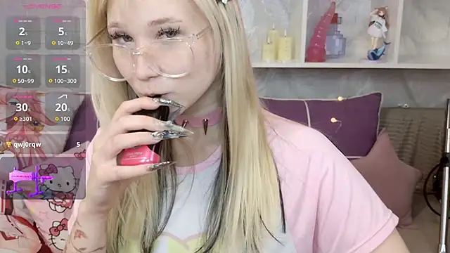 Snapshot of MeowkaKitty chatting on 09.24.25 MeowkaKitty online show from 09.24.25