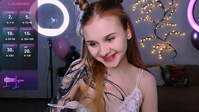 Snapshot of Britney_Lynch chatting on 12.19.24 Britney Lynch online show from 12.19.24