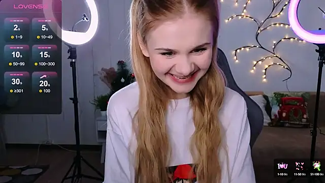 Snapshot of Britney_Lynch chatting on 12.20.24 Britney Lynch online show from 12.20.24