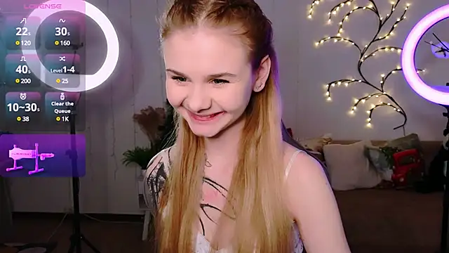 Snapshot of Britney_Lynch chatting on 12.28.24 Britney Lynch online show from 12.28.24