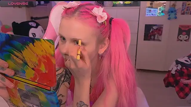 Britney Lynch online show from 10.24.25