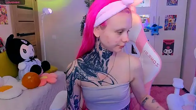 Britney Lynch online show from 10.28.25