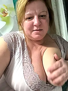 Snapshot of jusichka chatting on 11.21.25 jusichka online show from 11.21.25