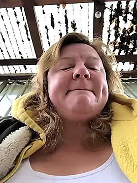 Snapshot of jusichka chatting on 12.16.25 jusichka online show from 12.16.25