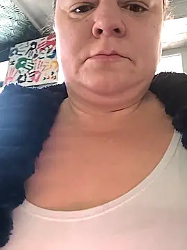 Snapshot of jusichka chatting on 03.08.26 jusichka online show from 03.08.26