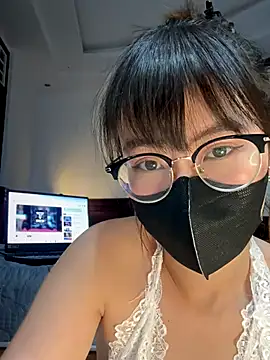 Snapshot of Na-Sweety chatting on 10.10.25 Na-Sweety online show from 10.10.25