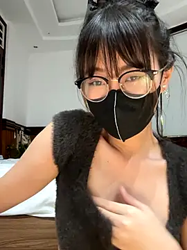 Snapshot of Na-Sweety chatting on 10.21.25 Na-Sweety online show from 10.21.25