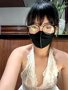 Snapshot of Na-Sweety chatting on 10.27.25 Na-Sweety online show from 10.27.25