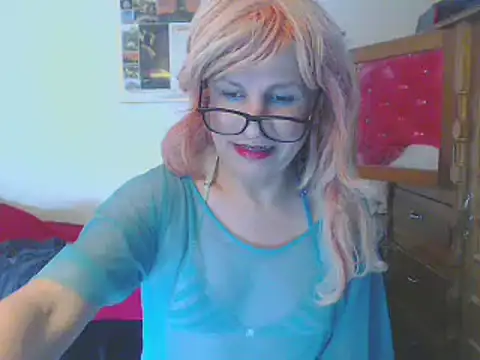 Snapshot of LorenJade chatting on 12.04.24 LorenJade online show from 12.04.24