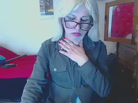 Snapshot of LorenJade chatting on 12.15.24 LorenJade online show from 12.15.24