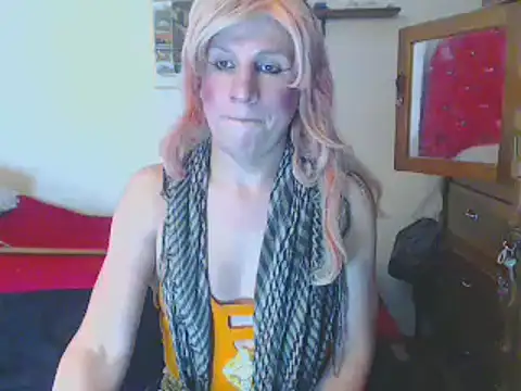 Snapshot of LorenJade chatting on 12.21.24 LorenJade online show from 12.21.24