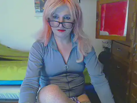 Snapshot of LorenJade chatting on 02.07.25 LorenJade online show from 02.07.25
