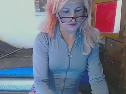 Snapshot of LorenJade chatting on 02.08.25 LorenJade online show from 02.08.25