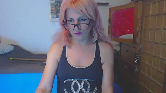Snapshot of LorenJade chatting on 02.10.25 LorenJade online show from 02.10.25
