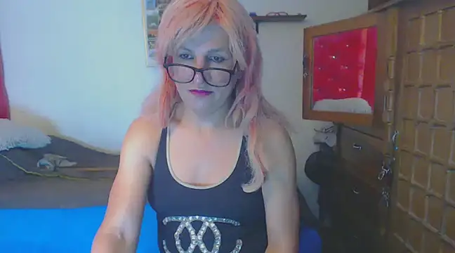 Snapshot of LorenJade chatting on 02.10.25 LorenJade online show from 02.10.25