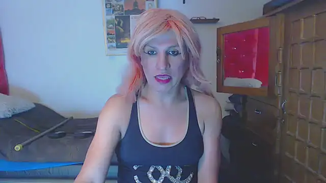 Snapshot of LorenJade chatting on 02.15.25 LorenJade online show from 02.15.25