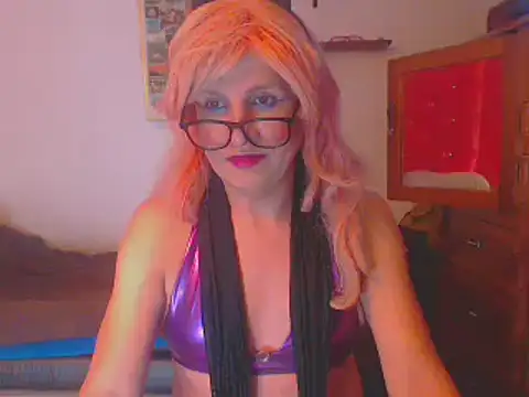 Snapshot of LorenJade chatting on 02.22.25 LorenJade online show from 02.22.25