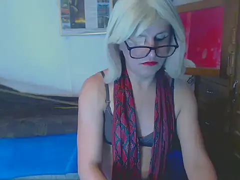 Snapshot of LorenJade chatting on 03.11.25 LorenJade online show from 03.11.25