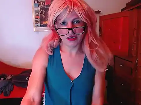 Snapshot of LorenJade chatting on 10.05.25 LorenJade online show from 10.05.25