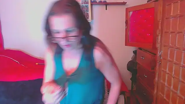 Snapshot of LorenJade chatting on 10.29.25 LorenJade online show from 10.29.25