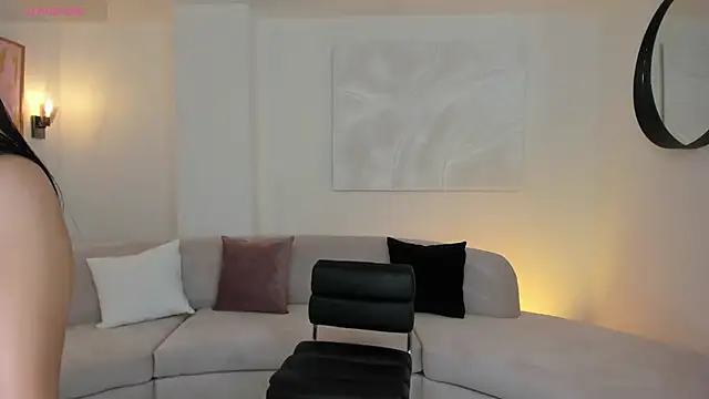 Snapshot of GigiLee_ chatting on 12.27.24 GigiLee online show from 12.27.24
