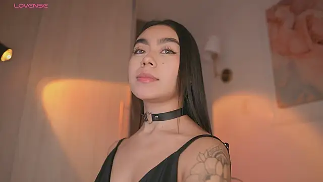 Snapshot of GigiLee_ chatting on 10.10.25 GigiLee  online show from 10.10.25