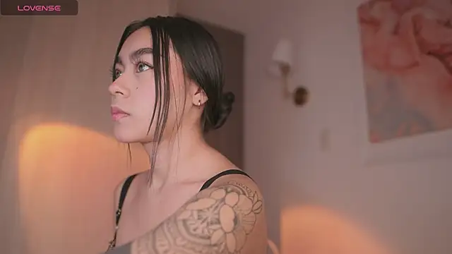 Snapshot of GigiLee_ chatting on 10.14.25 GigiLee  online show from 10.14.25