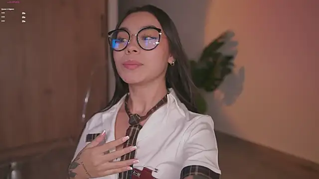 Snapshot of GigiLee_ chatting on 10.25.25 GigiLee  online show from 10.25.25