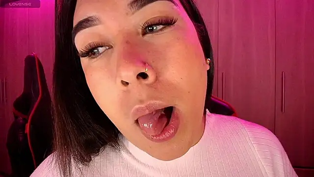 leahtemptation3 online show from 11.22.25