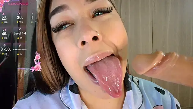 Snapshot of leahtemptation3 chatting on 06.19.26 leahtemptation3 online show from 06.19.26