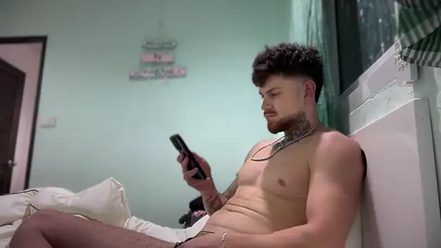 Snapshot of -ThomasJr- chatting on 03.15.25 -ThomasJr- online show from 03.15.25