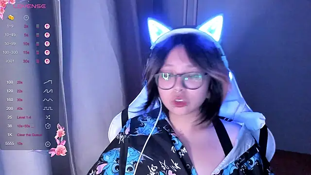 Snapshot of maydaykimmy chatting on 10.27.25 maydaykimmy online show from 10.27.25