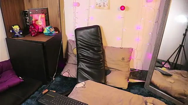  lucy white  online show from 01.22.25