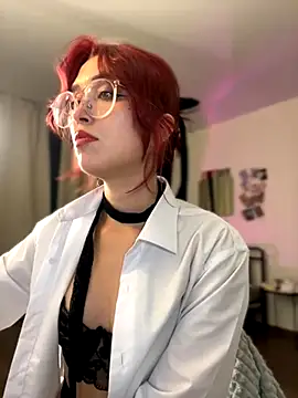 Snapshot of Evangeline_Lawrence_ chatting on 10.15.25 Evangeline Lawrence  online show from 10.15.25