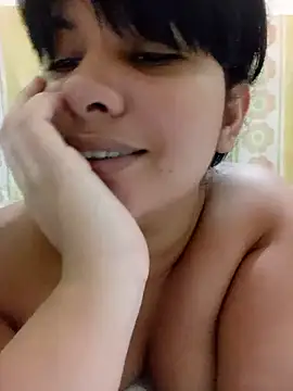 Snapshot of Yara0k chatting on 12.16.24 Yara0k online show from 12.16.24